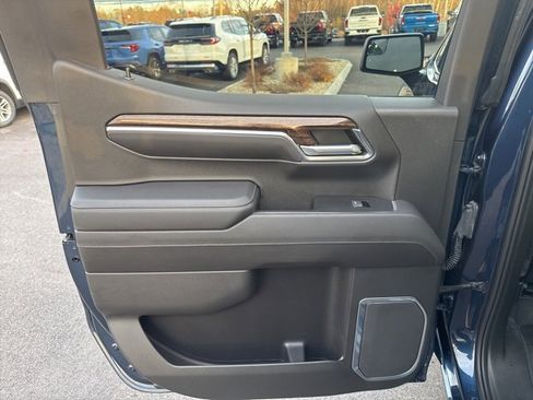 Used 2022 GMC Sierra 1500 SLE image 15