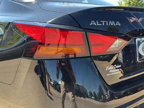 Used 2025 Nissan Altima 2.5 SV FWD image 18
