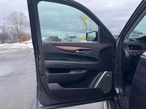 Used 2015 Cadillac Escalade ESV Premium image 9
