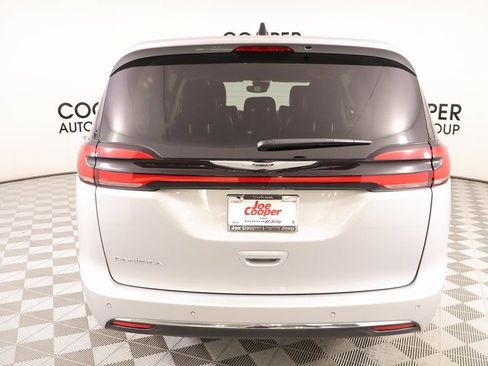 Used 2024 Chrysler Pacifica Touring-L FWD image 22
