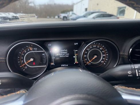 Used 2022 Jeep Gladiator Overland image 24