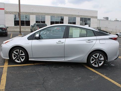 Used 2017 Toyota Prius Four Touring image 7
