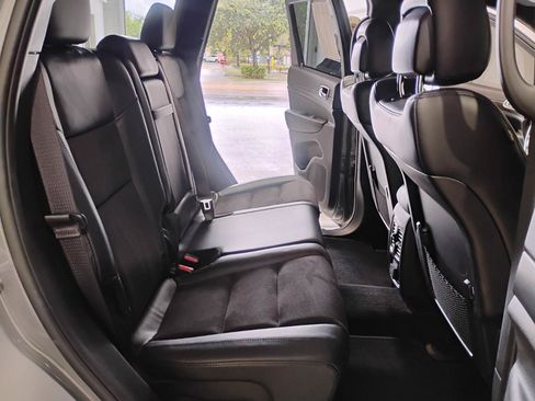 Used 2021 Jeep Grand Cherokee Laredo X RWD image 91
