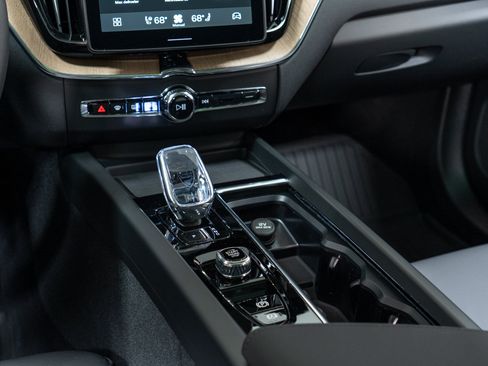 New 2026 Volvo XC60 B5 Core w/ Climate Package AWD/4WD image 20
