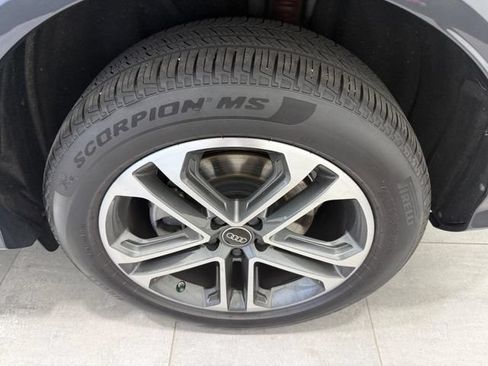 Certified 2025 Audi Q5 Premium Plus w/ Premium Plus AWD/4WD image 5