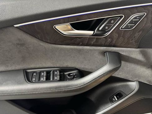 Used 2019 Audi Q8 Prestige w/ Luxury Package AWD/4WD image 12