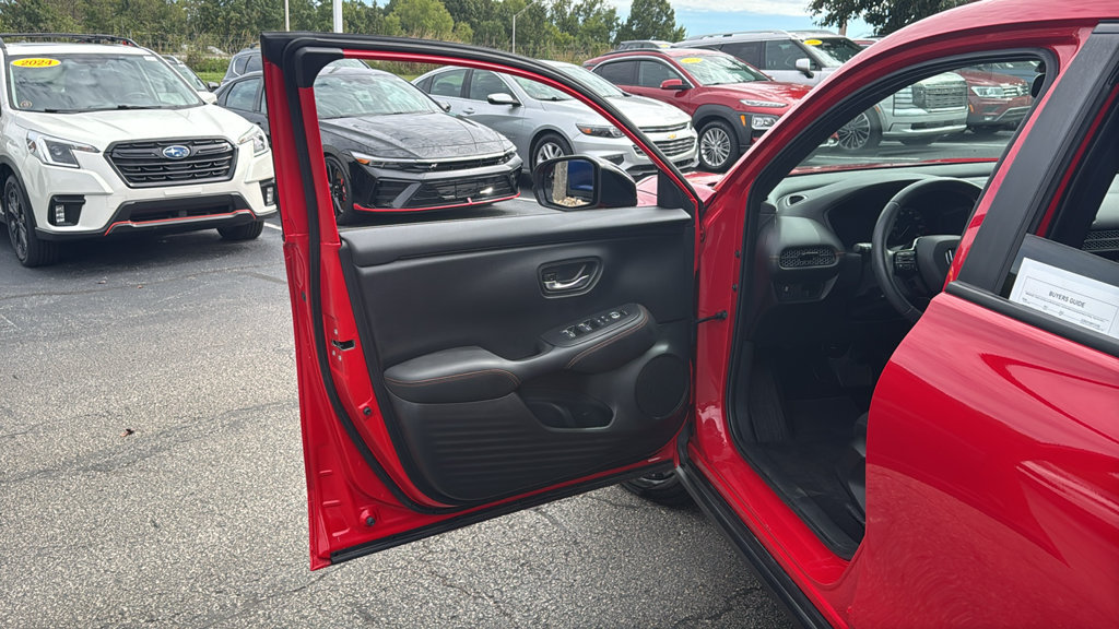 Used 2025 Honda HR-V Sport image 15