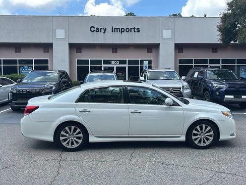 Used 2011 Toyota Avalon Limited FWD image 4