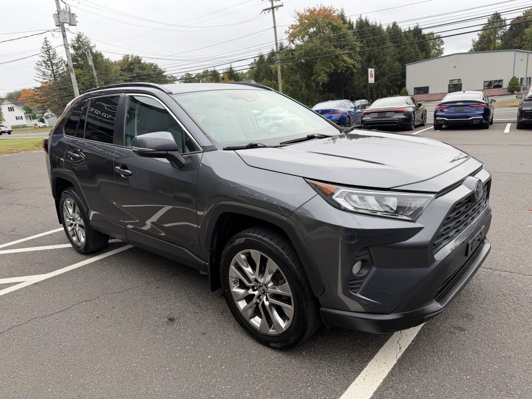 Used 2019 Toyota RAV4 XLE Premium w/ Cold Weather Package AWD/4WD image 4