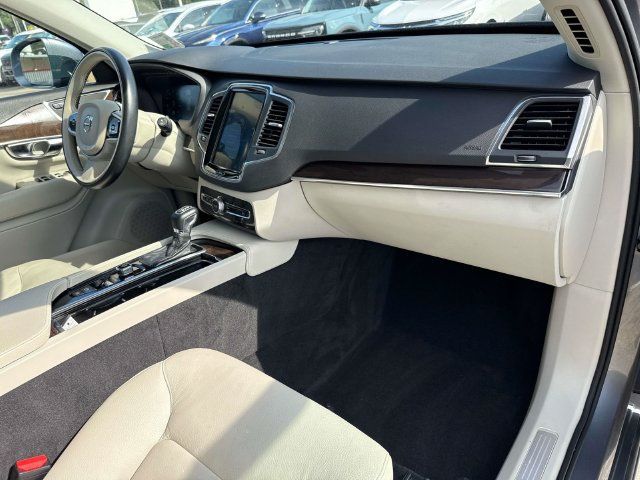Used 2019 Volvo XC90 T6 Momentum AWD/4WD image 16