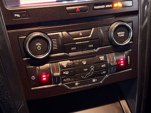 Used 2016 Ford Explorer XLT w/ Equipment Group 202A image 16