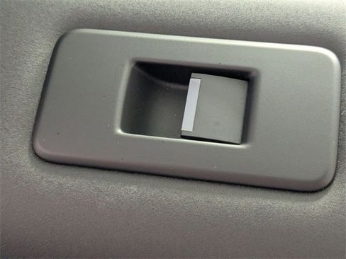 Used 2023 Land Rover Discovery S image 36