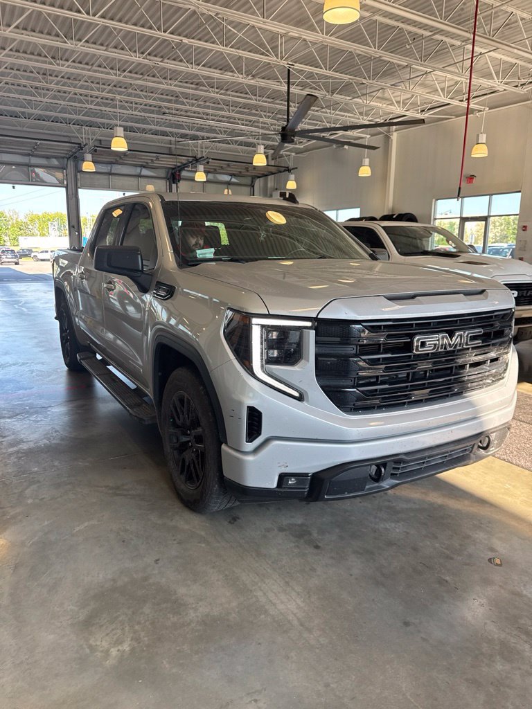 Used 2022 GMC Sierra 1500 Elevation w/ LPO, Elevation Black Package AWD/4WD image 4