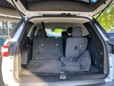 Used 2018 Chevrolet Traverse LT FWD image 10