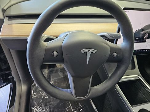 Used 2024 Tesla Model Y 2WD image 15