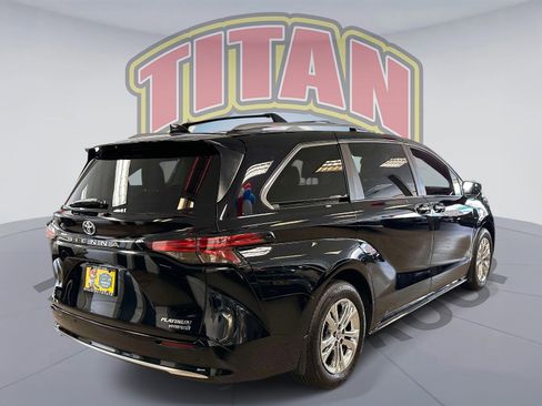 Used 2024 Toyota Sienna Platinum AWD/4WD image 4