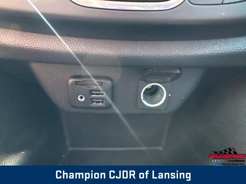 Used 2020 Chevrolet Traverse RS w/ LPO, Floor Liner Package FWD image 33