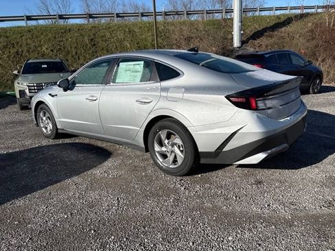 New 2026 Hyundai Sonata SE FWD image 3