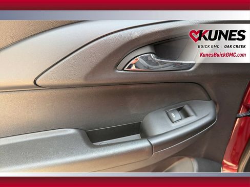 Used 2025 Chevrolet TrailBlazer LT FWD image 32