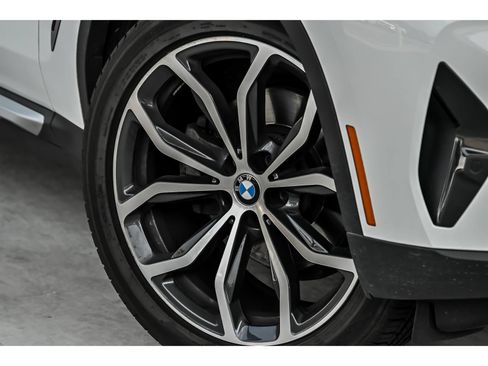Used 2023 BMW X4 xDrive30i w/ Convenience Package AWD/4WD image 3