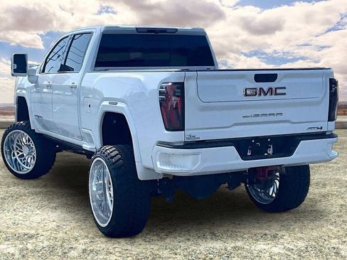 Used 2025 GMC Sierra 2500 AT4 image 4