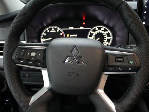 New 2026 Mitsubishi Outlander SE image 8