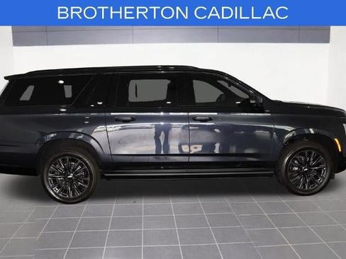 Certified 2025 Cadillac Escalade ESV Sport w/ LPO, ONYX Package AWD/4WD image 10