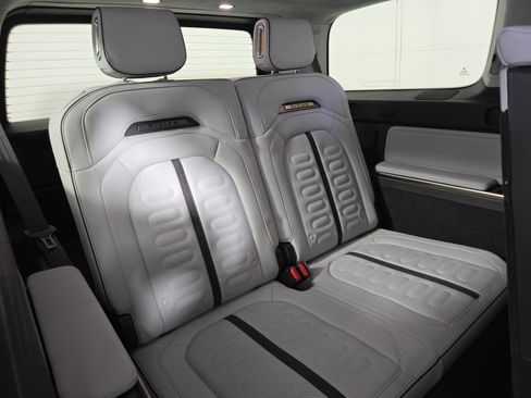 Used 2023 Rivian R1S Adventure AWD/4WD image 25