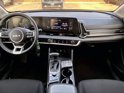 Used 2023 Kia Sportage LX image 10