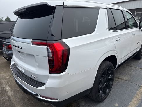 Used 2025 GMC Yukon Denali w/ Denali Reserve Package image 9