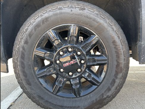 Used 2025 GMC Sierra 2500 AT4 AWD/4WD image 18