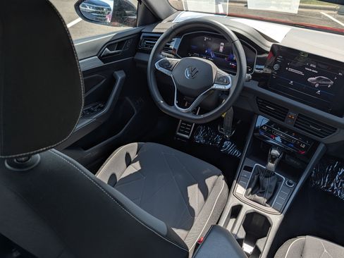 Certified 2025 Volkswagen Jetta Sport FWD image 9
