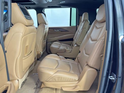 Used 2017 Cadillac Escalade ESV Platinum image 42