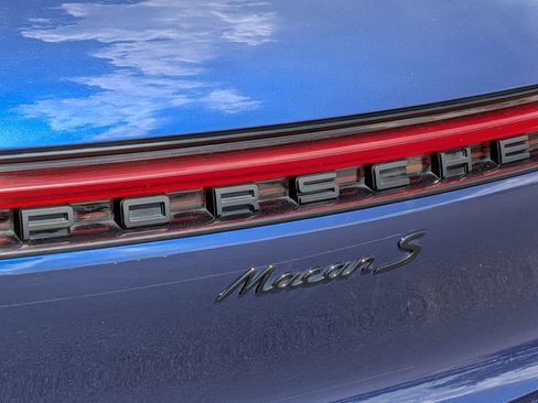 Certified 2024 Porsche Macan S AWD/4WD image 29