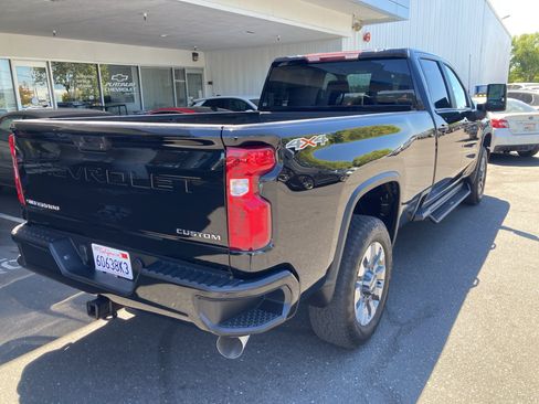 Used 2022 Chevrolet Silverado 2500 Custom w/ Custom Value Package AWD/4WD image 4