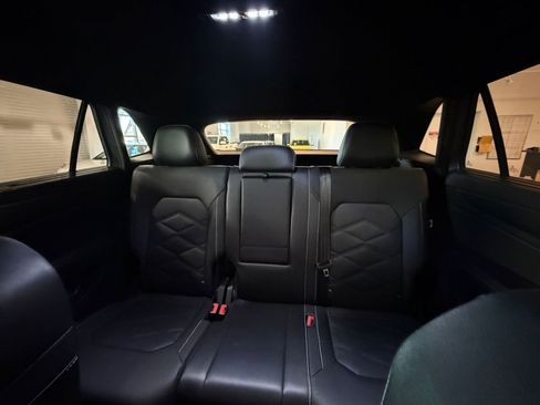 Used 2025 Volkswagen Atlas Cross Sport SE image 38