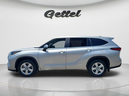 Used 2023 Toyota Highlander LE FWD image 13