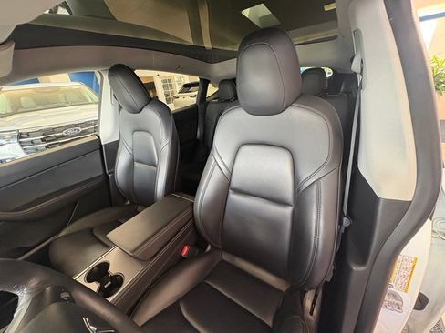 Used 2022 Tesla Model Y Performance AWD/4WD image 23