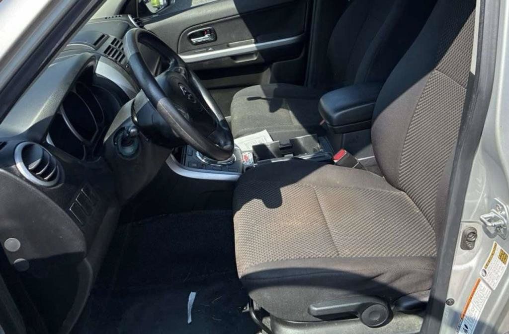 Used 2012 Suzuki Grand Vitara Premium RWD image 3