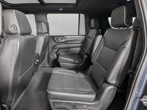 Used 2021 Chevrolet Suburban Premier w/ Premium Package RWD image 19