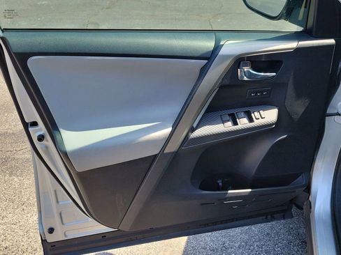 Used 2015 Toyota RAV4 Limited w/ Technology Package FWD image 17