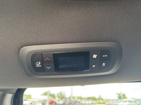 New 2026 Chrysler Pacifica Select image 18