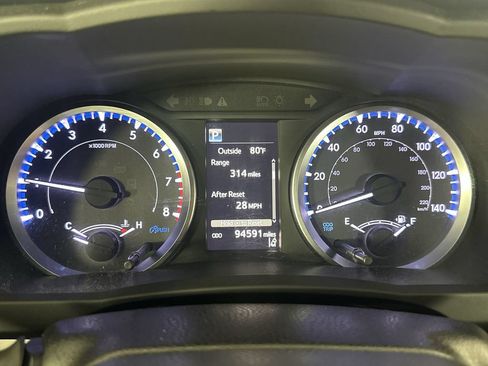 Used 2019 Toyota Highlander Plus AWD/4WD image 14