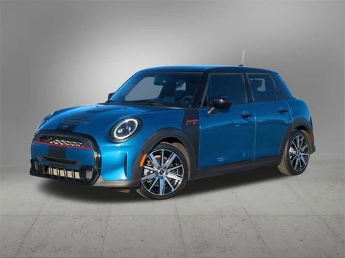 Used 2022 MINI Cooper S w/ Driver Assistance Package image 1