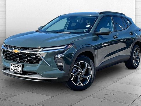 New 2026 Chevrolet Trax LT w/ LT Convenience Package FWD image 2