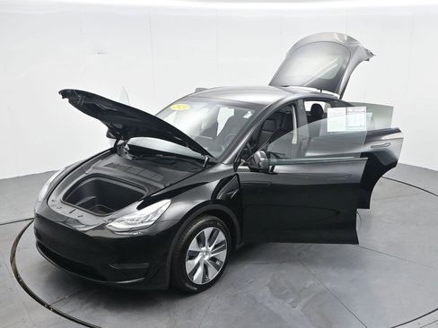 Used 2023 Tesla Model Y Long Range AWD/4WD image 28