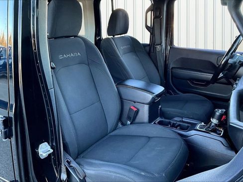 Used 2021 Jeep Wrangler Unlimited Sahara w/ Uconnect 4C Nav & Sound Group AWD/4WD image 28
