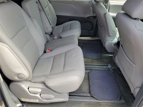 Used 2015 Toyota Sienna XLE image 15