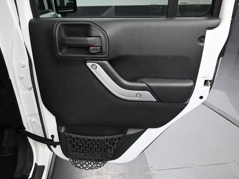 Used 2016 Jeep Wrangler Unlimited Sahara w/ Connectivity Group image 32