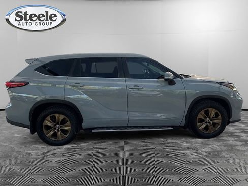 Used 2023 Toyota Highlander Bronze Edition image 6